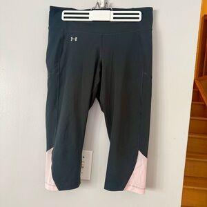 EUC Under Armour Women's Black Leggings with Pink Accents